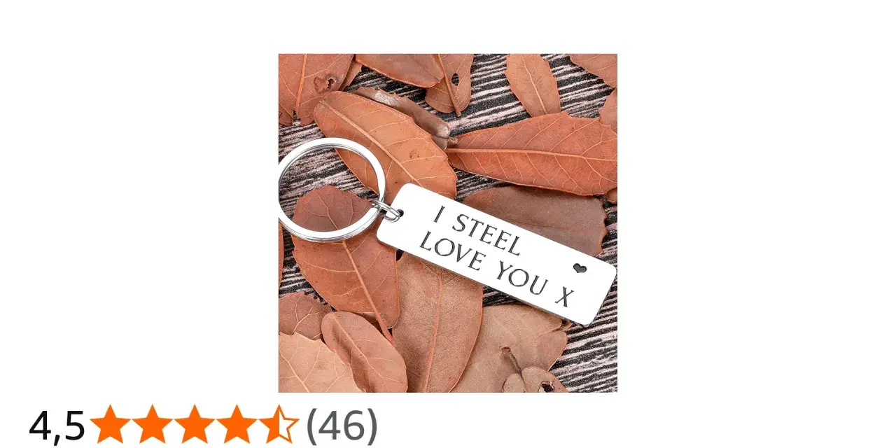 Brelok z napisem "I STEEL LOVE YOU X" na tle jesiennych liści. Idealny prezent na 11 rocznicę ślubu.