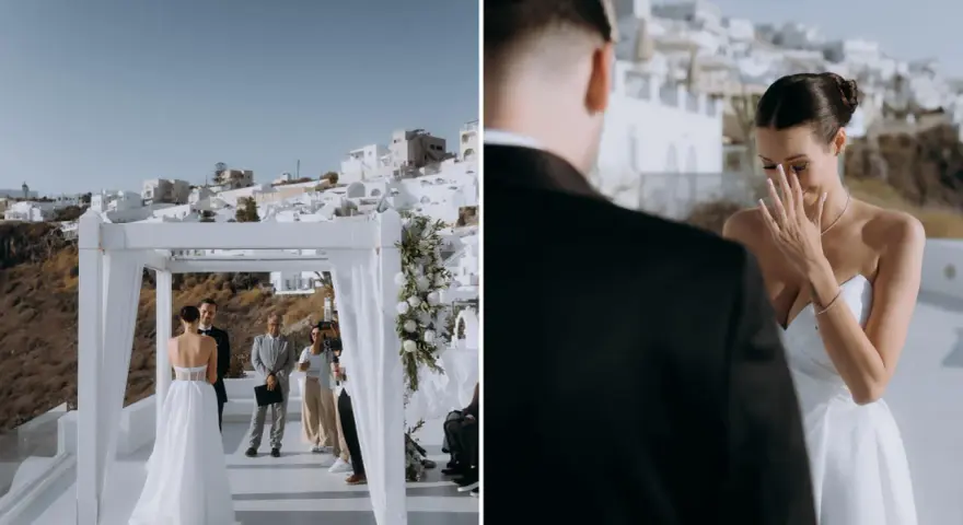 Wzruszona panna młoda podczas szybkiego ślubu cywilnego na Santorini. W tle białe domy i błękitne niebo.