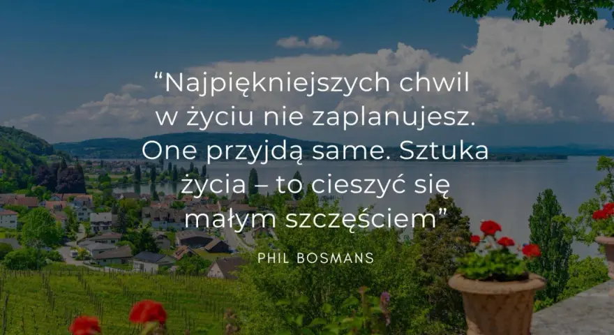 Piękny krajobraz z cytatem o tym, że bycie razem i cieszenie się małymi szczęściami jest kluczem do życia.